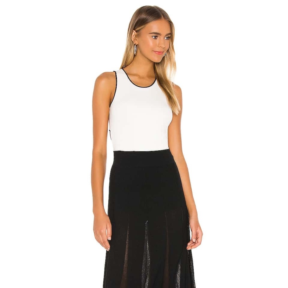 Rag & Bone
Nora Top
ColorMARSHSizeXX-Small - Picture 4 of 6